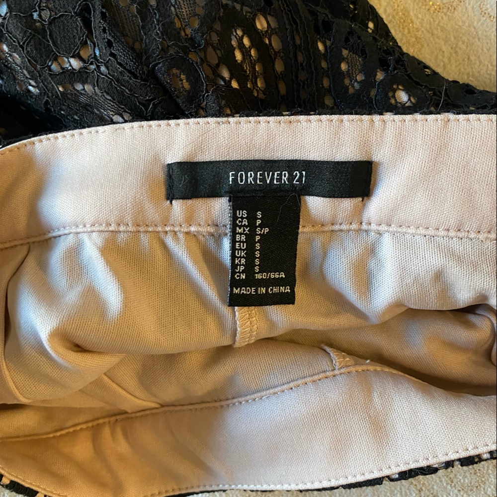 Forever‎ 21 Lace Shorts - Picture 5 of 5
